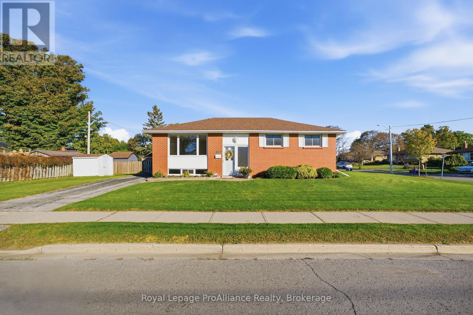 572 Elizabeth Street, Cobourg, ON photo 2