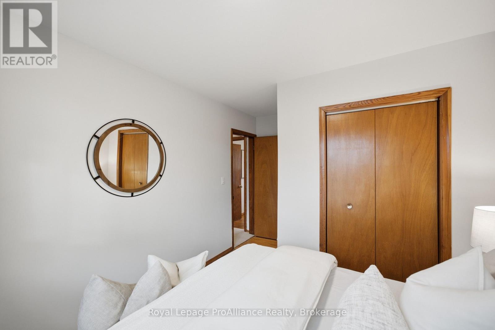 572 ELIZABETH STREET - 29