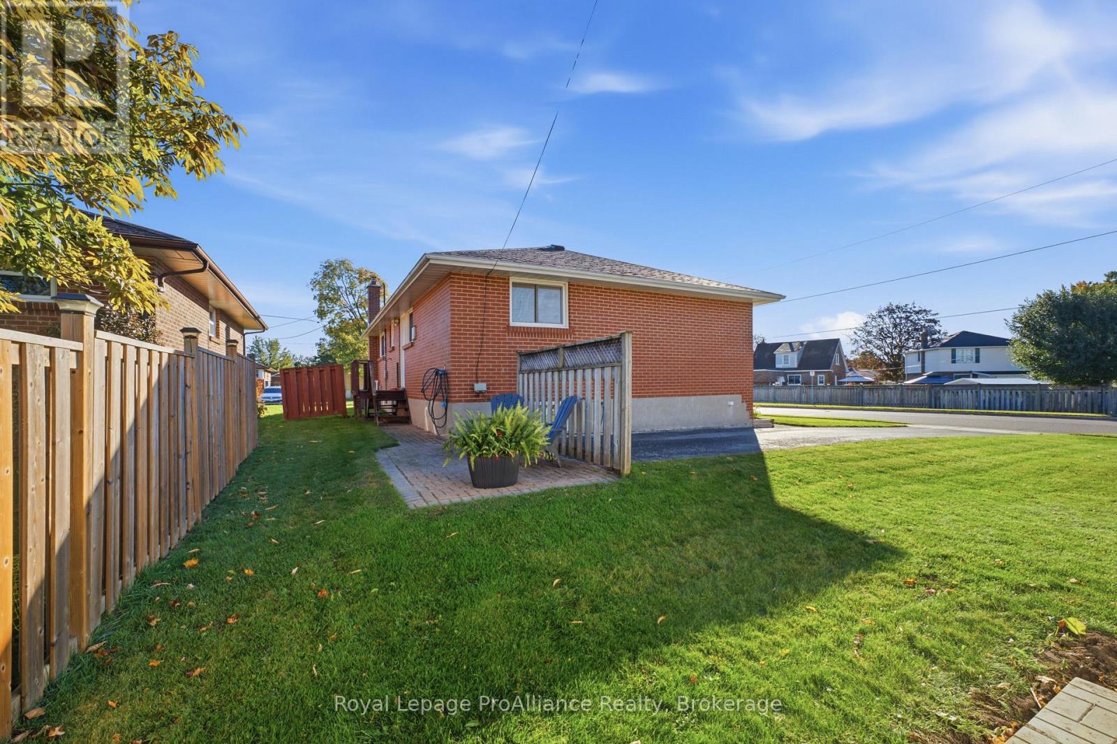 572 ELIZABETH STREET - 5