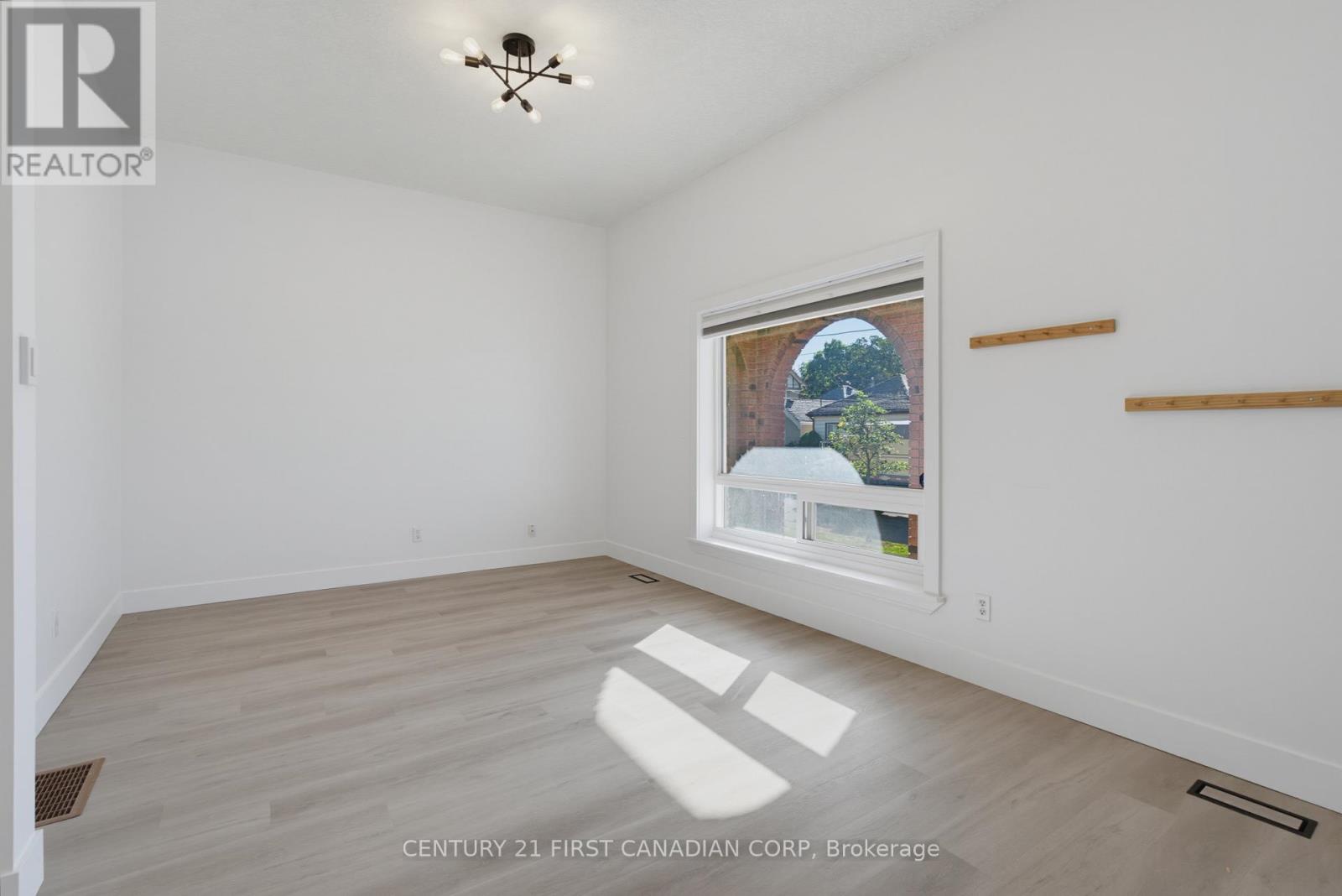 682 PRINCESS AVENUE - Image 4