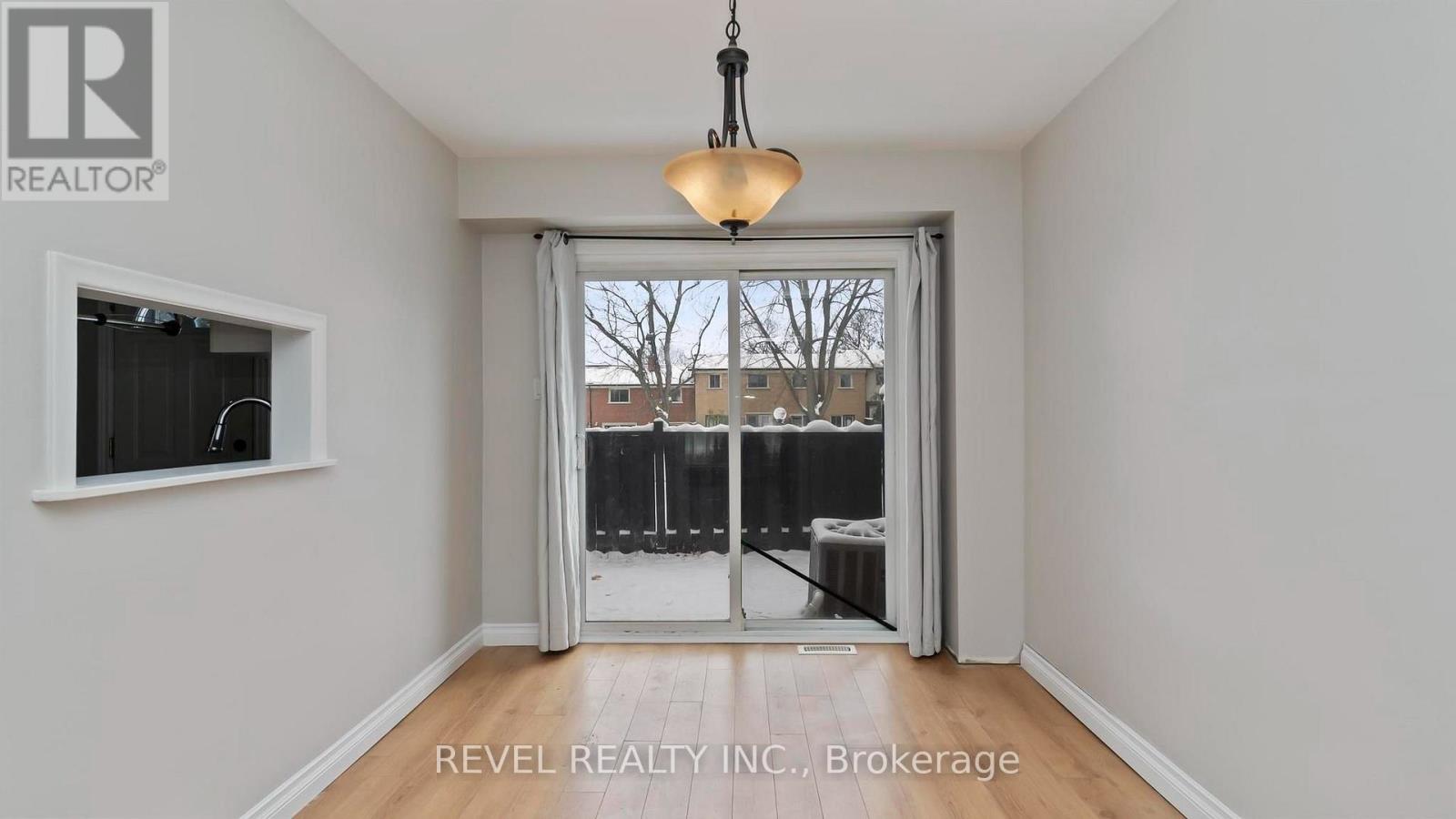 1137 Oxford Street West — photo 8