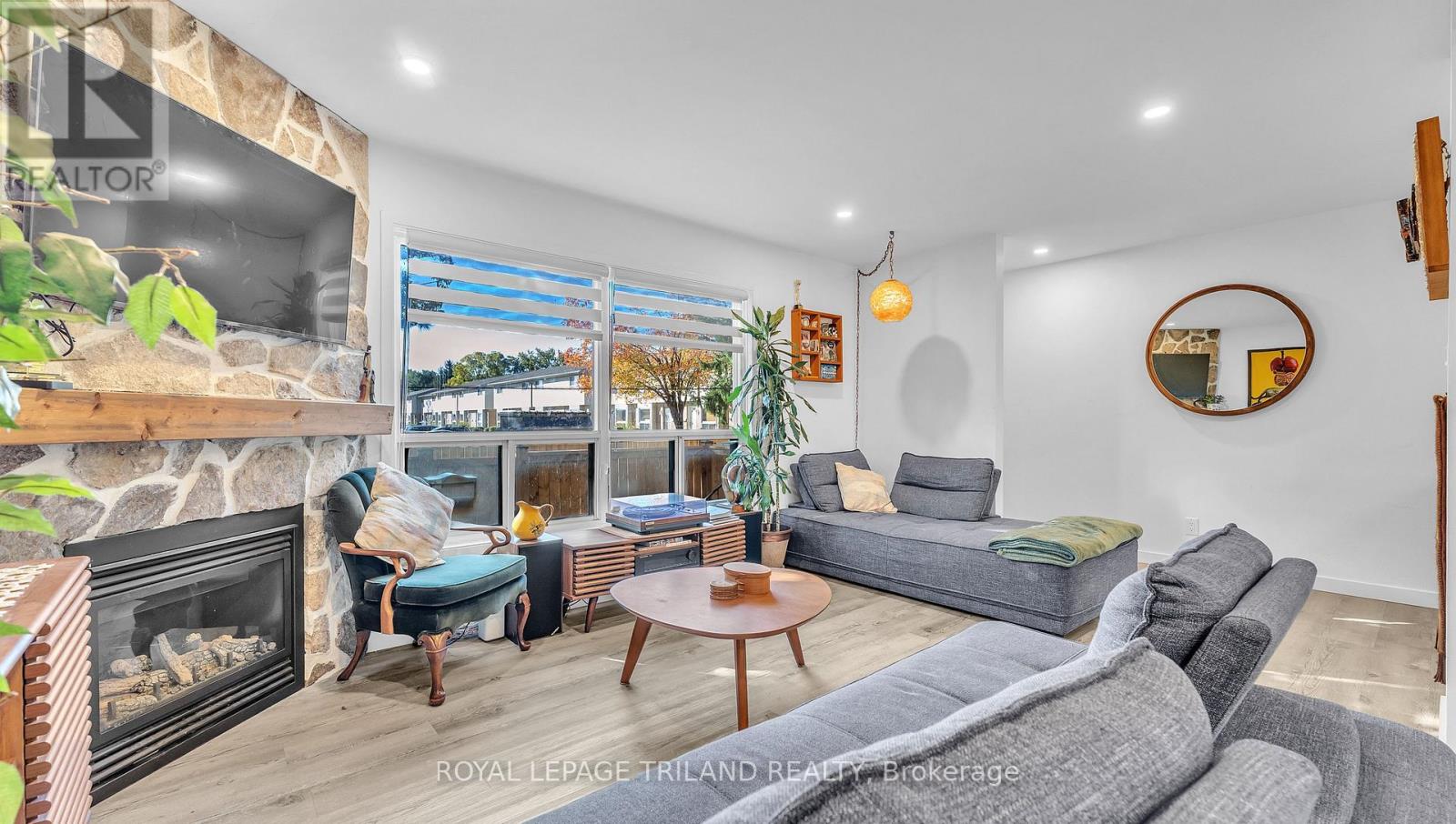 #16 595 THIRD STREET - 2