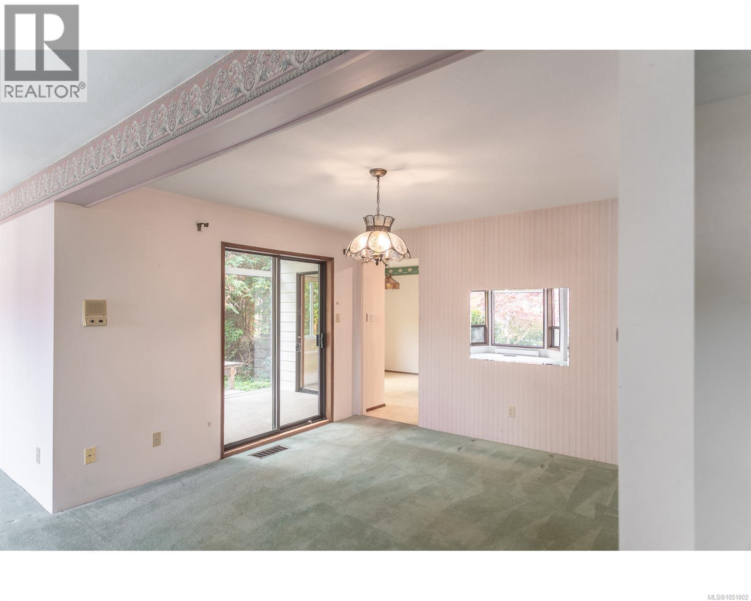 142 SUNNINGDALE Rd W - Image 11
