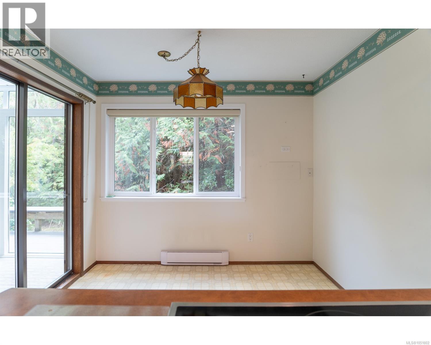 142 SUNNINGDALE Rd W - 12