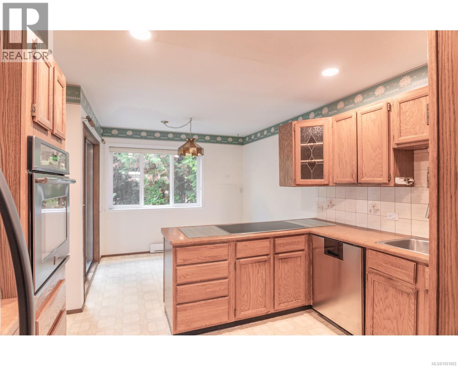 142 SUNNINGDALE Rd W - Image 14
