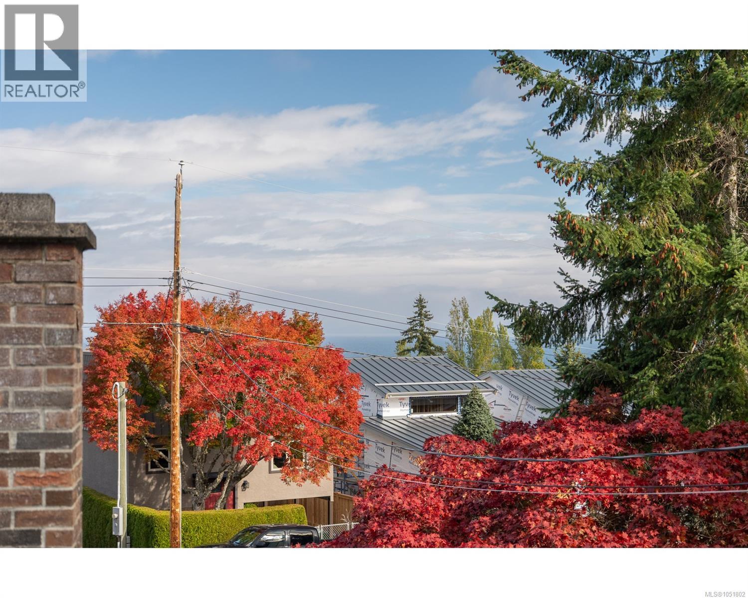 142 SUNNINGDALE Rd W - Image 3