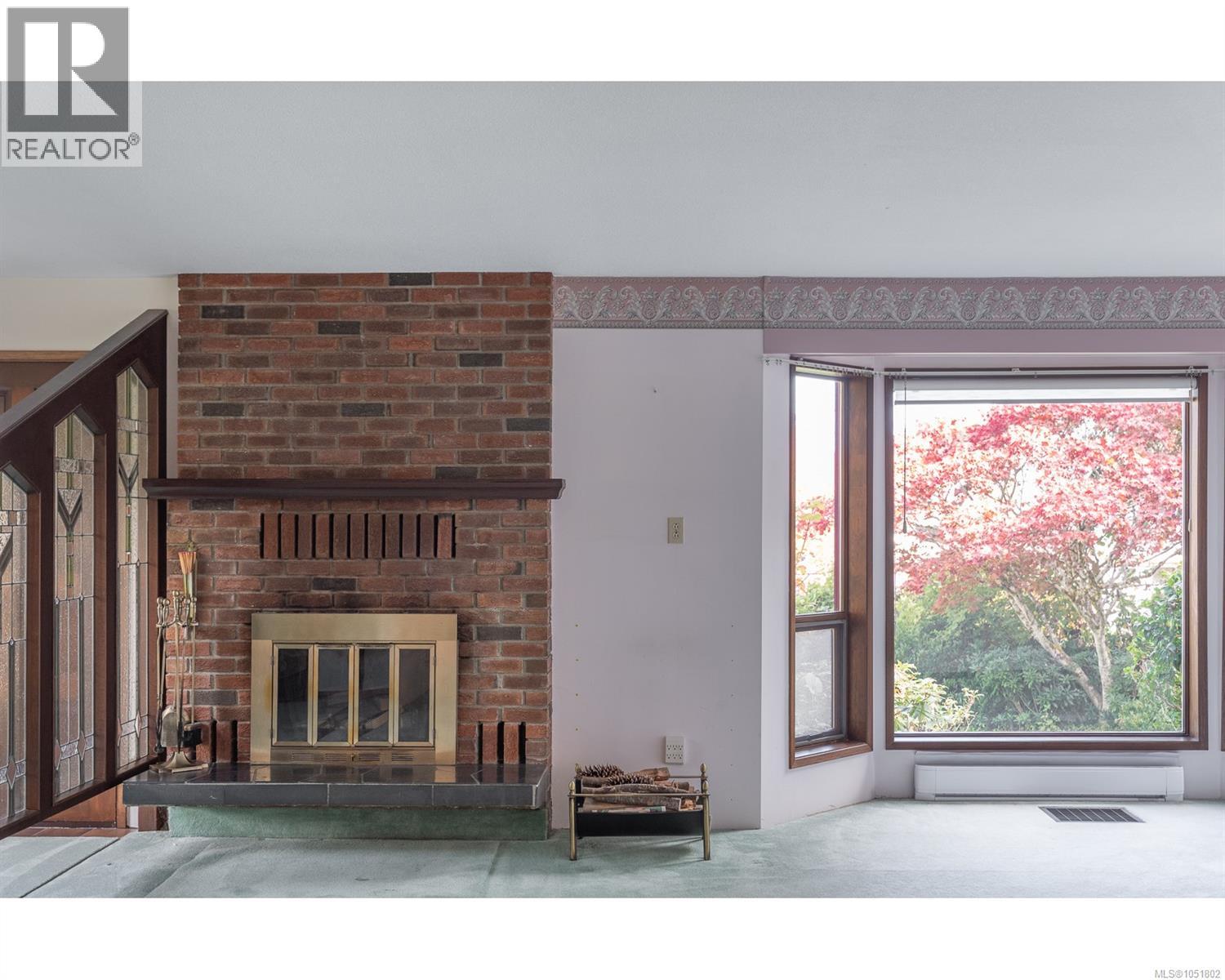 142 SUNNINGDALE Rd W - Image 6
