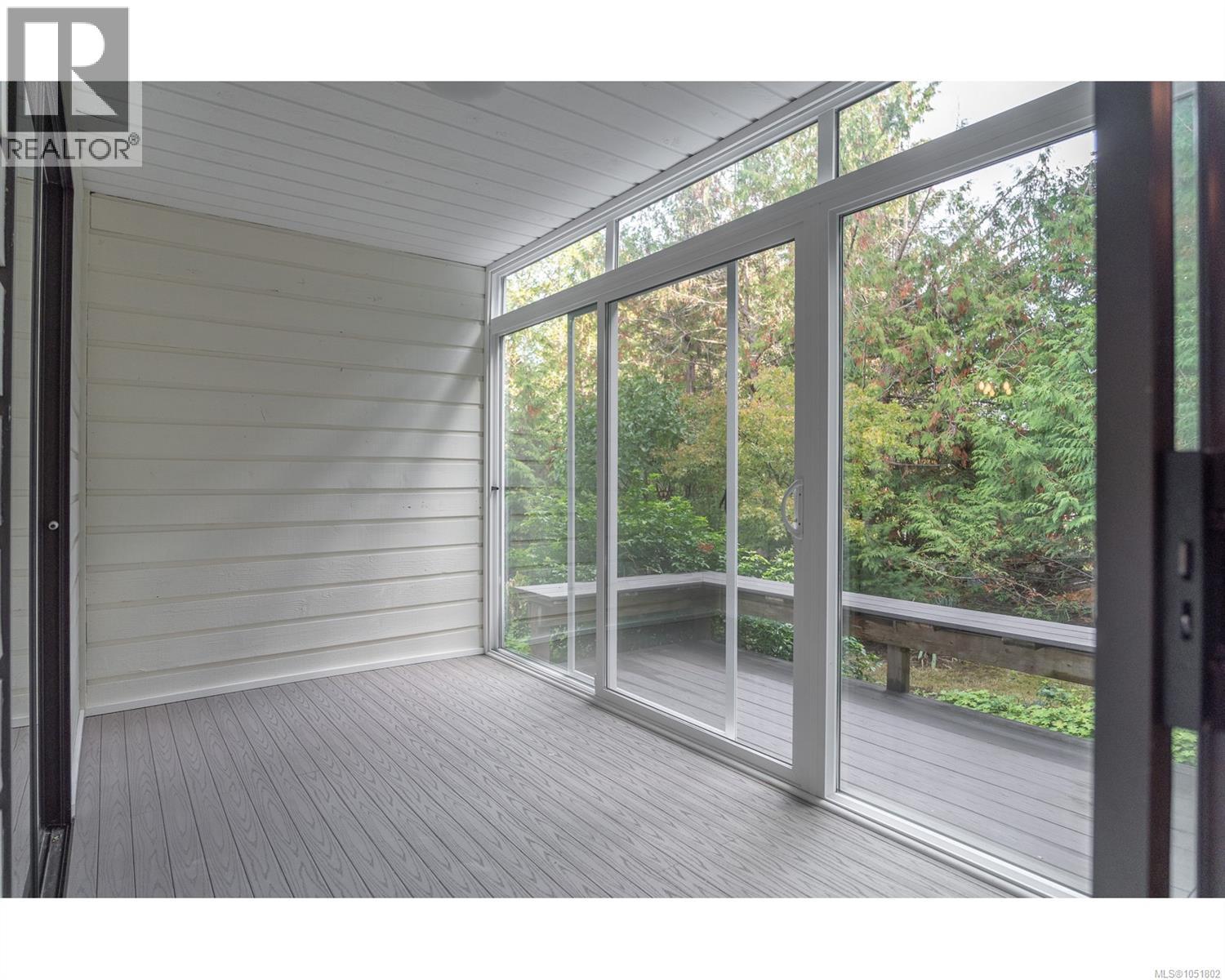 142 SUNNINGDALE Rd W - 7