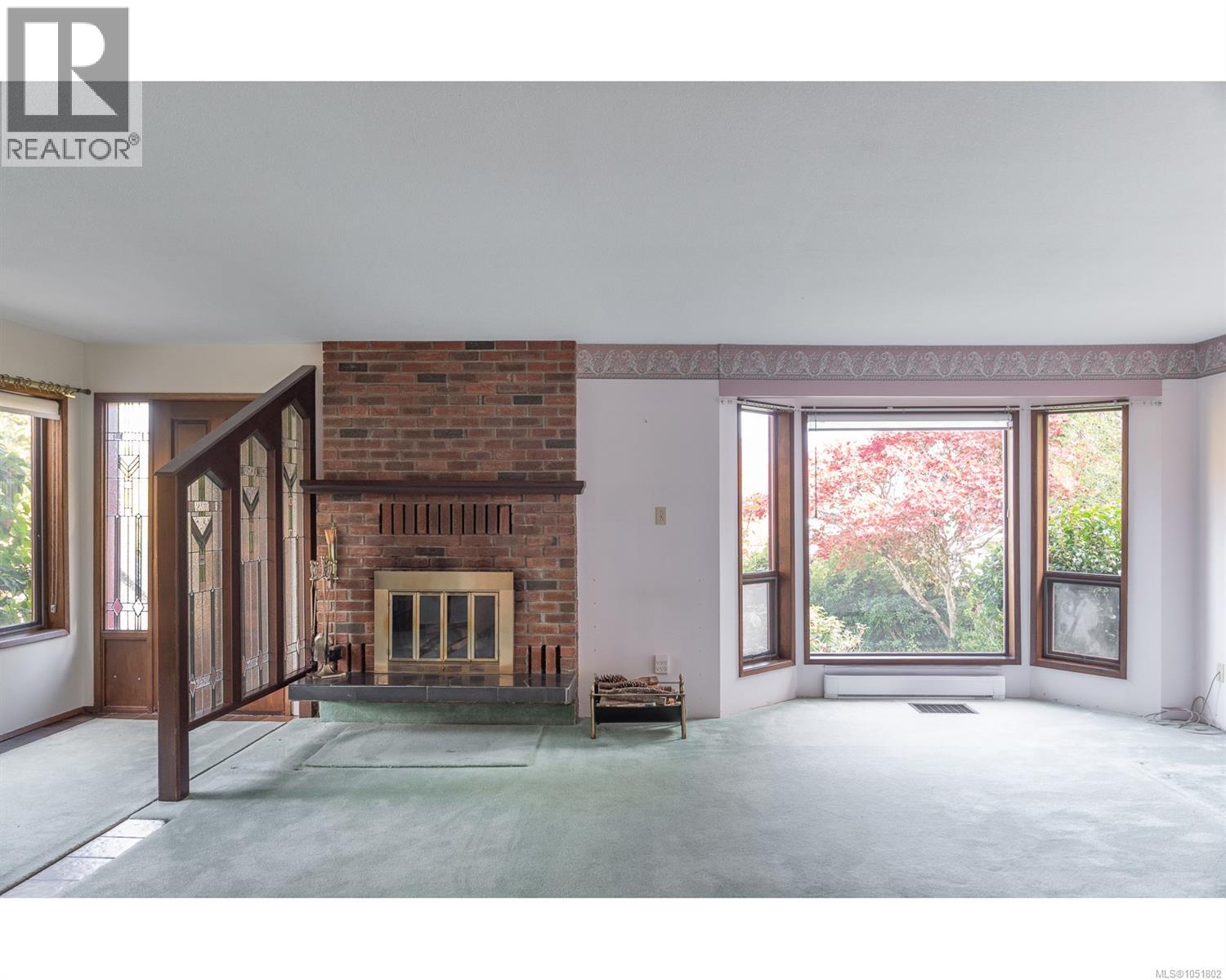 142 SUNNINGDALE Rd W - 9