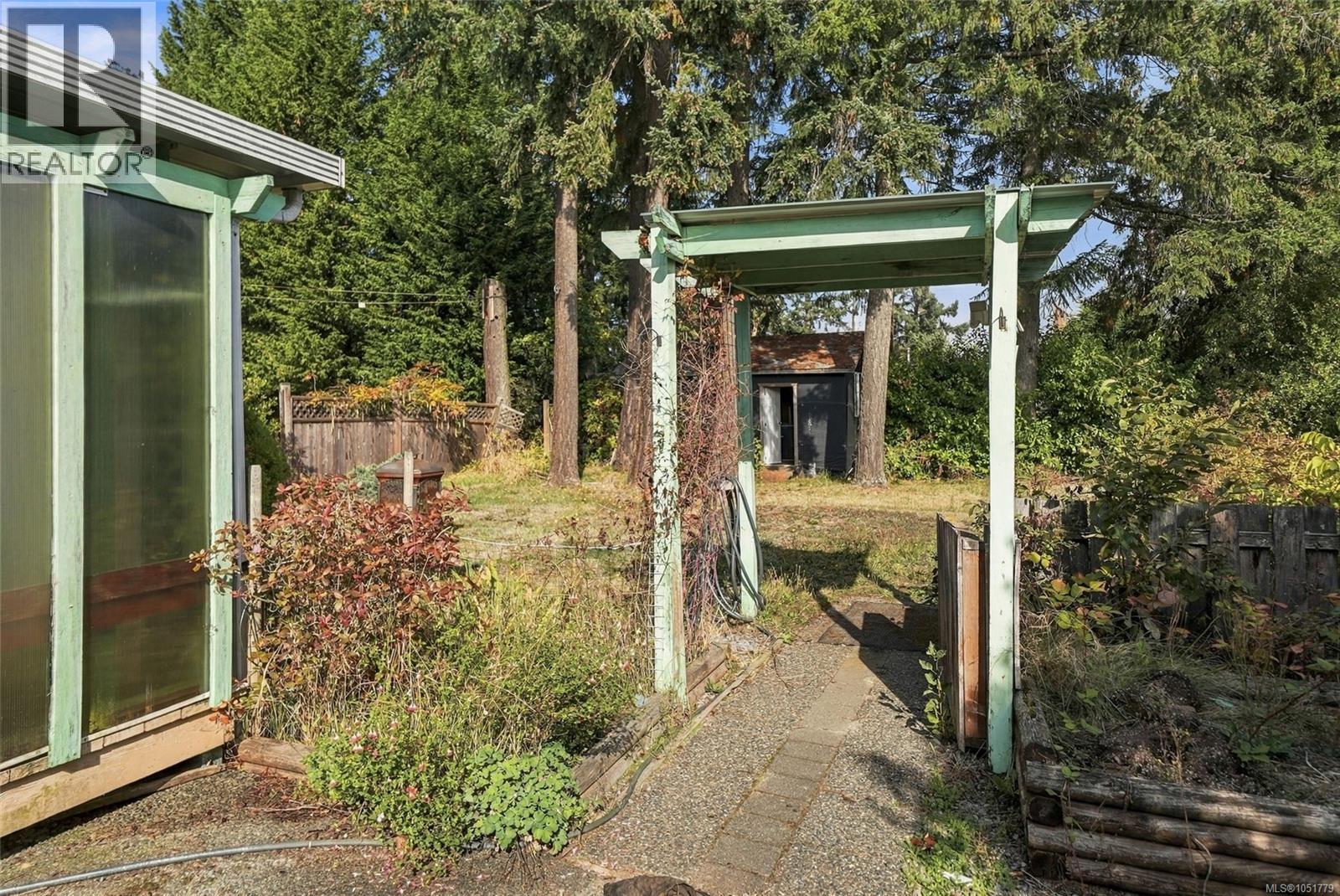 1846 Begonia Way - Image 33