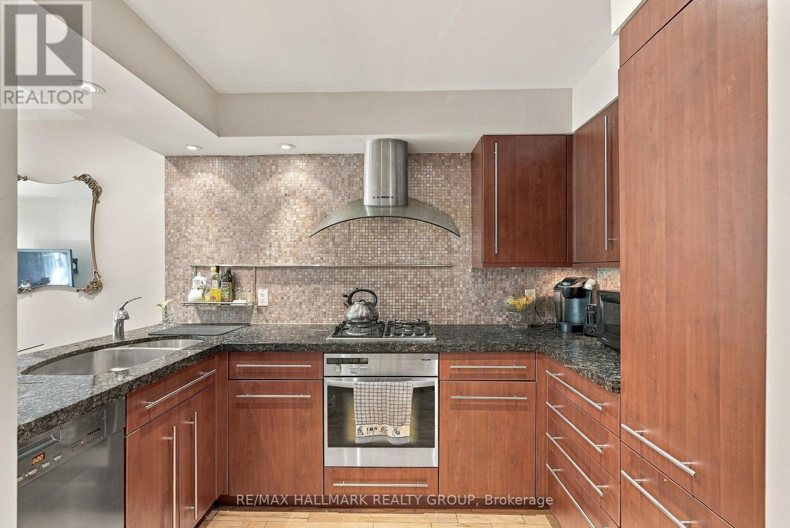28 CRISPIN PRIVATE - Image 10