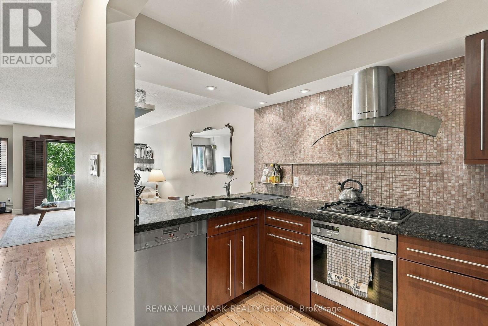 28 CRISPIN PRIVATE - Image 11