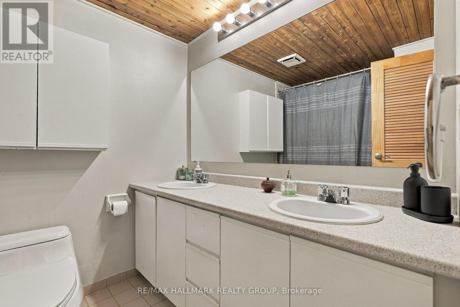 28 CRISPIN PRIVATE - Image 21