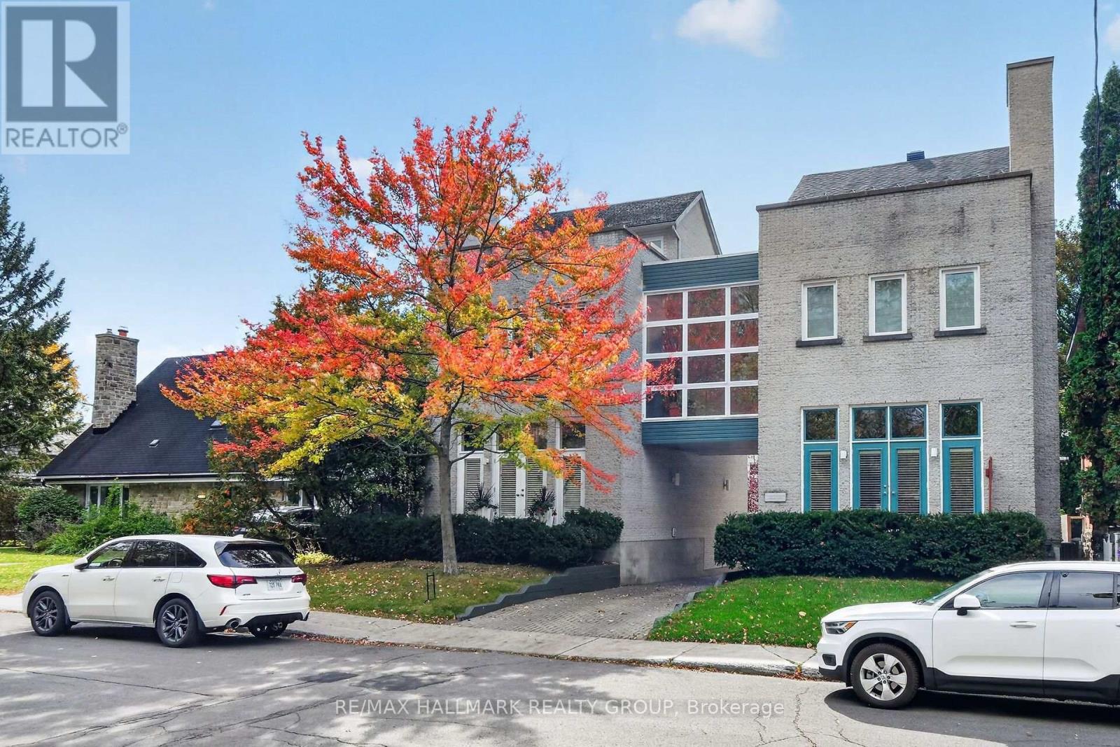#2 121 MACKAY STREET - 1