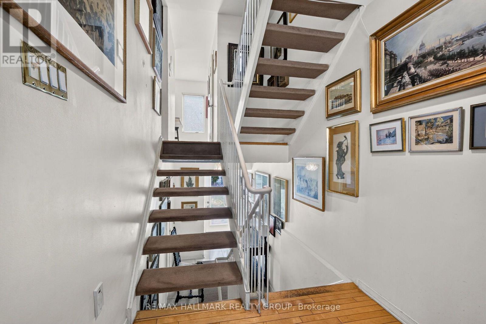 #2 121 MACKAY STREET - Image 6