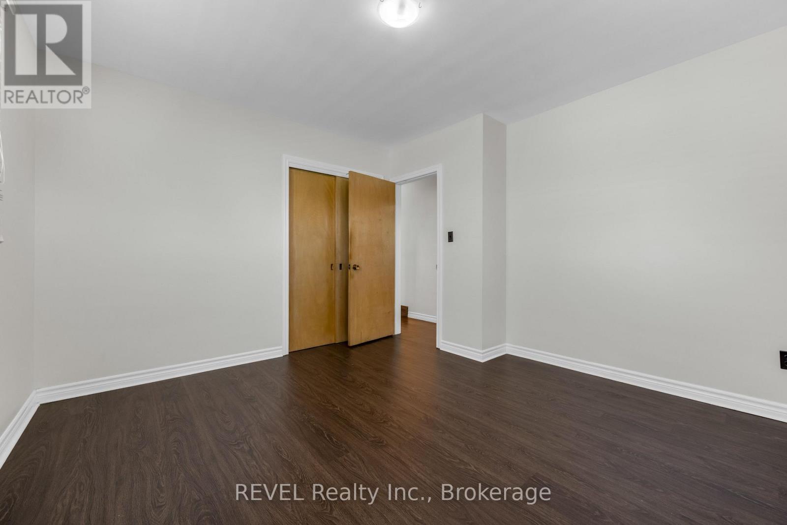 5 ARMOUR DRIVE - 19