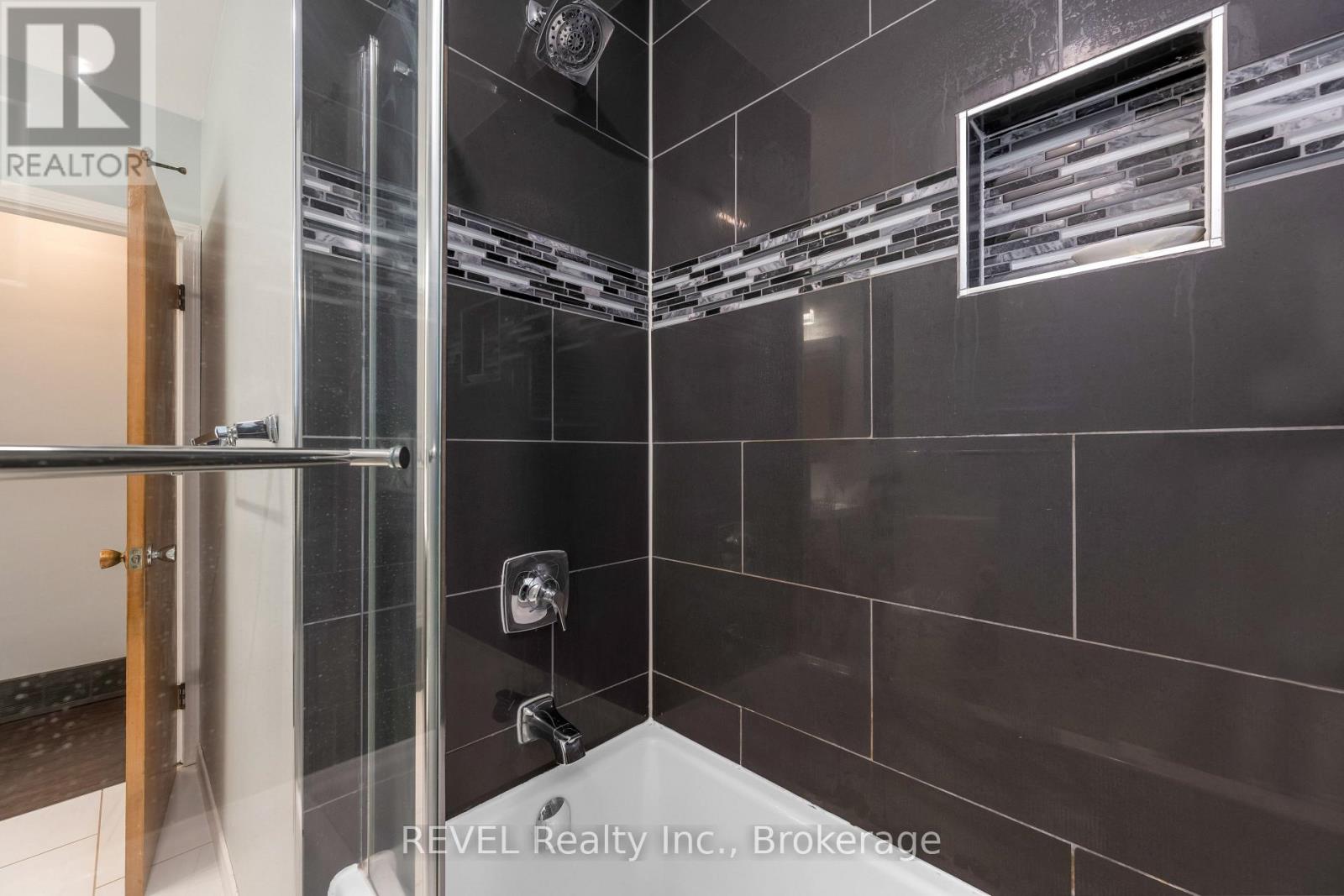 5 ARMOUR DRIVE - Image 21