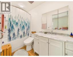 4pc Ensuite bath - 8612 Myrtle Point Road, Powell River, BC V8A0H2 Photo 8