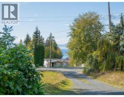 Laundry room - 8612 Myrtle Point Road, Powell River, BC V8A0H2 Photo 9