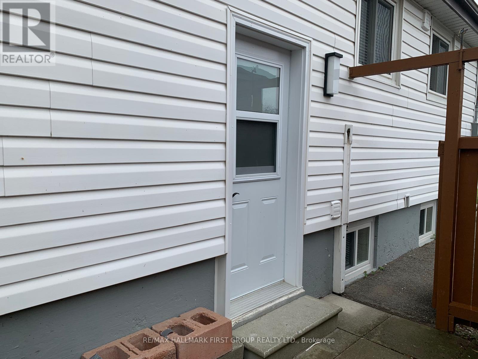 LOWER- 731 Yeremi Street, Pickering, ON photo 2