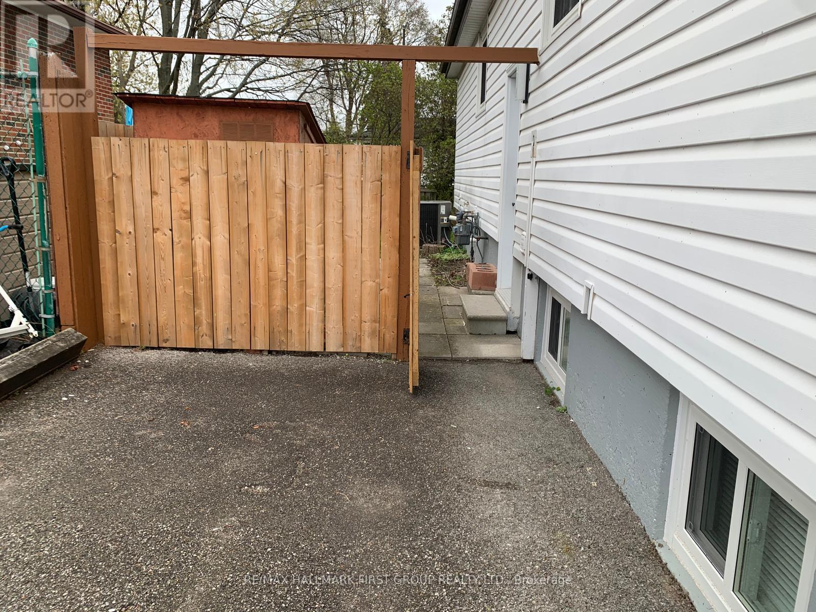 LOWER- 731 Yeremi Street, Pickering, ON photo 3