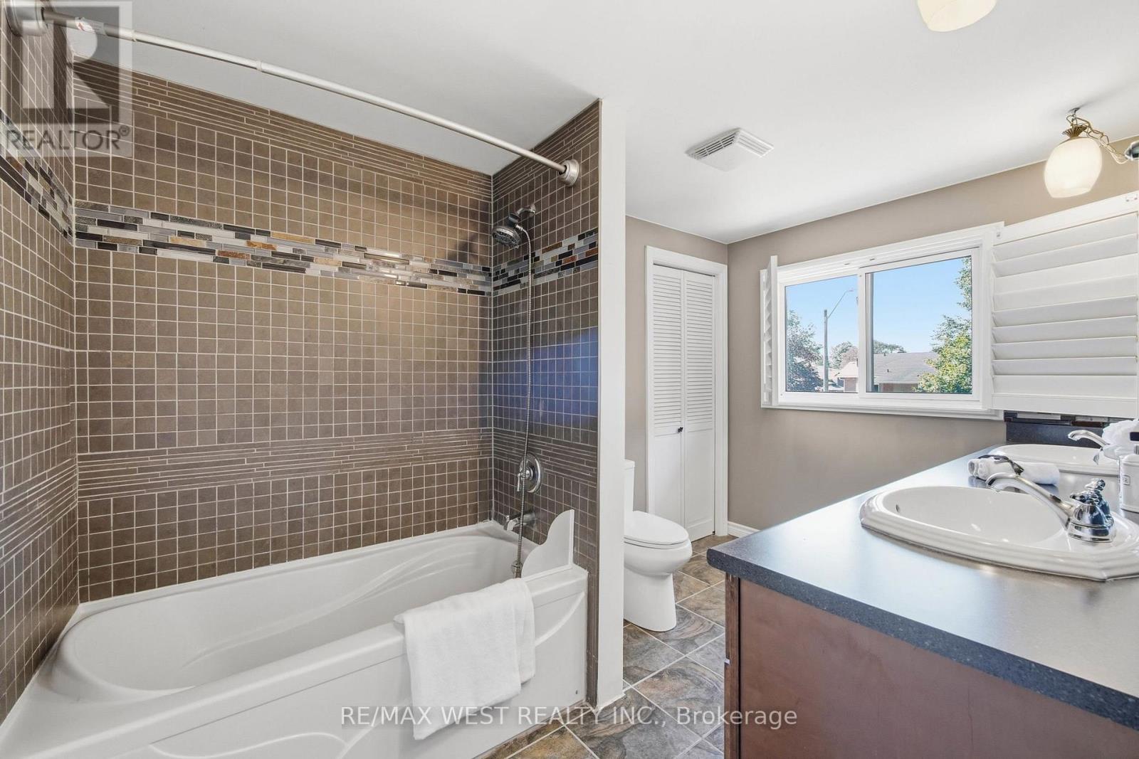 441 PADDINGTON CRESCENT - 19