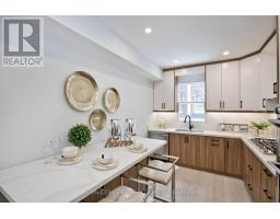 Bedroom 3 - 18 Connaught Avenue, Toronto, ON M4L2V9 Photo 6