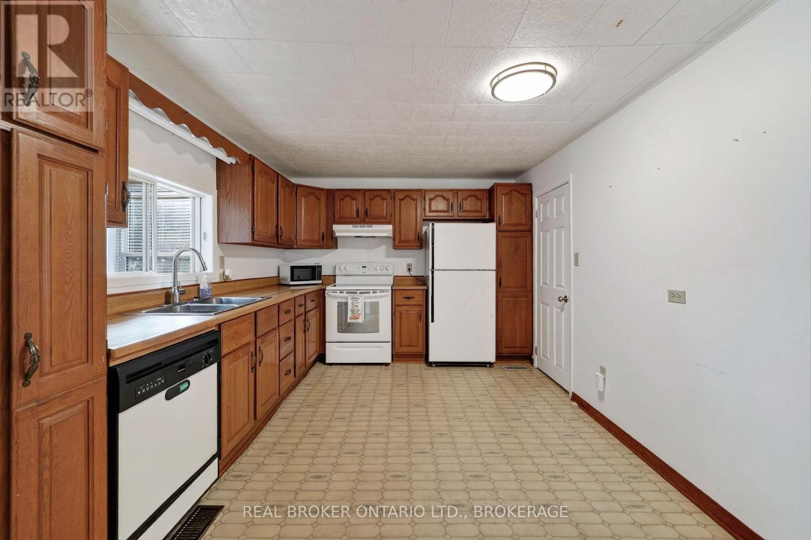 311 HOOPLE AVENUE - Image 10