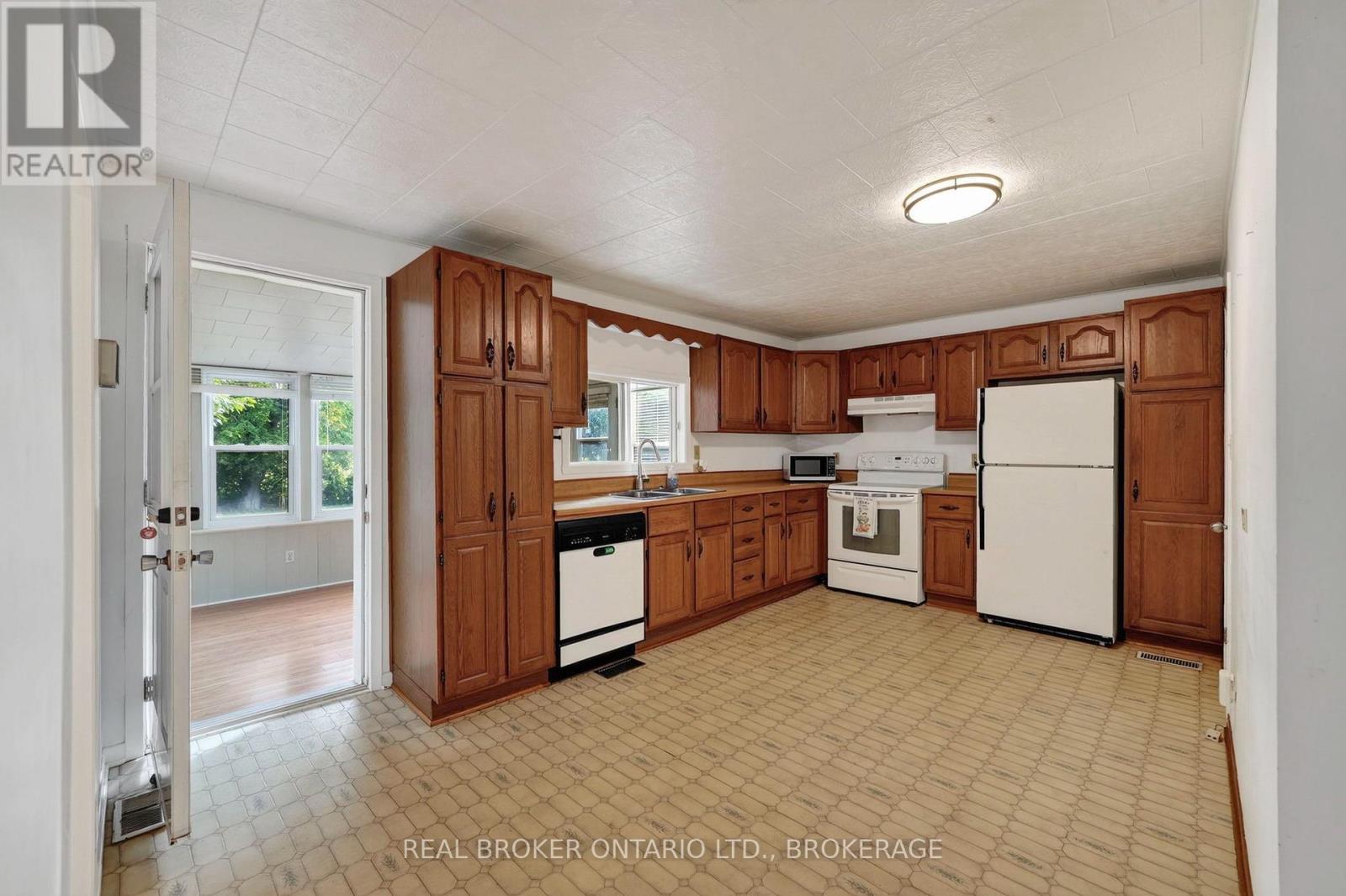 311 HOOPLE AVENUE - Image 9