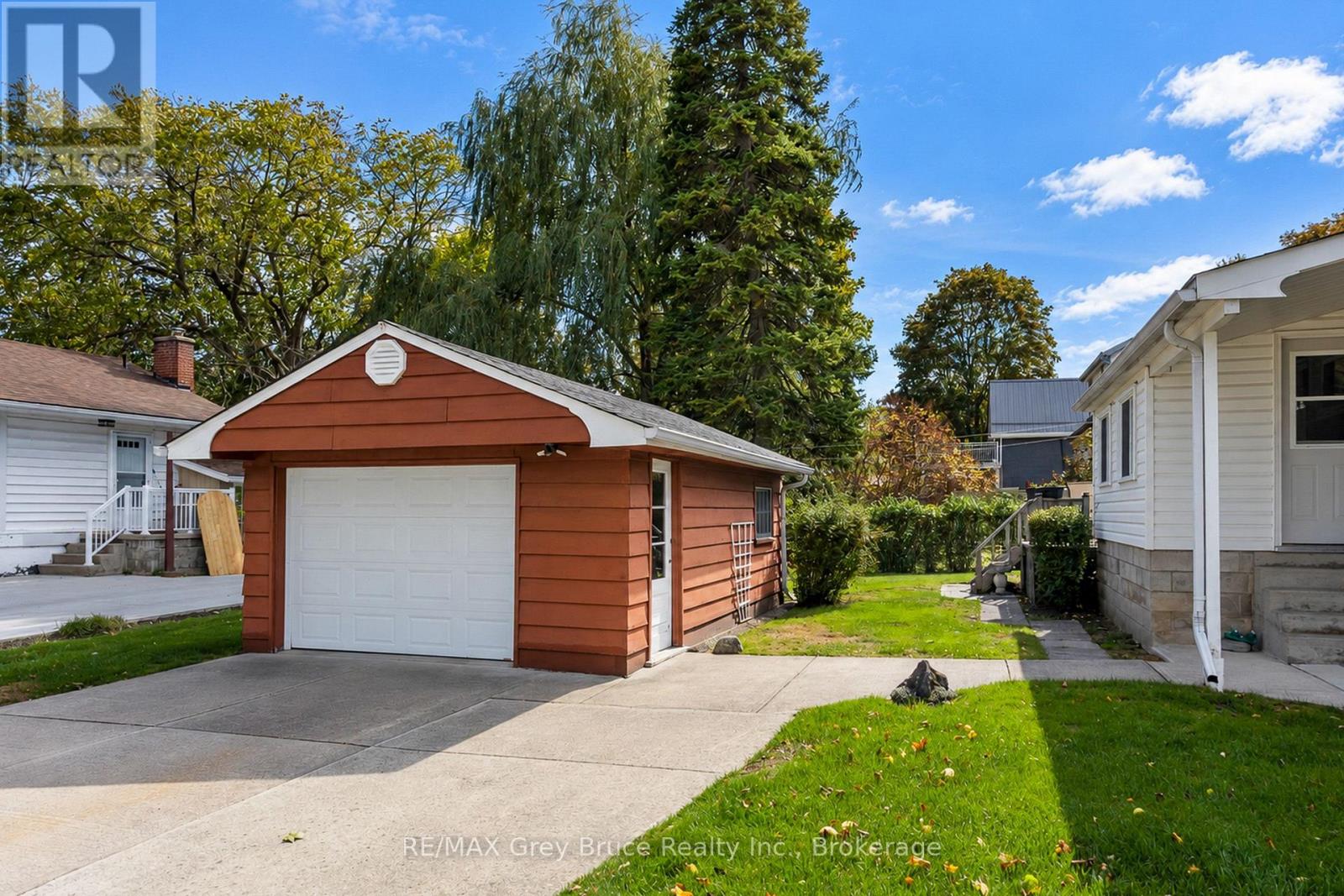 1195 4TH AVENUE W - Image 40