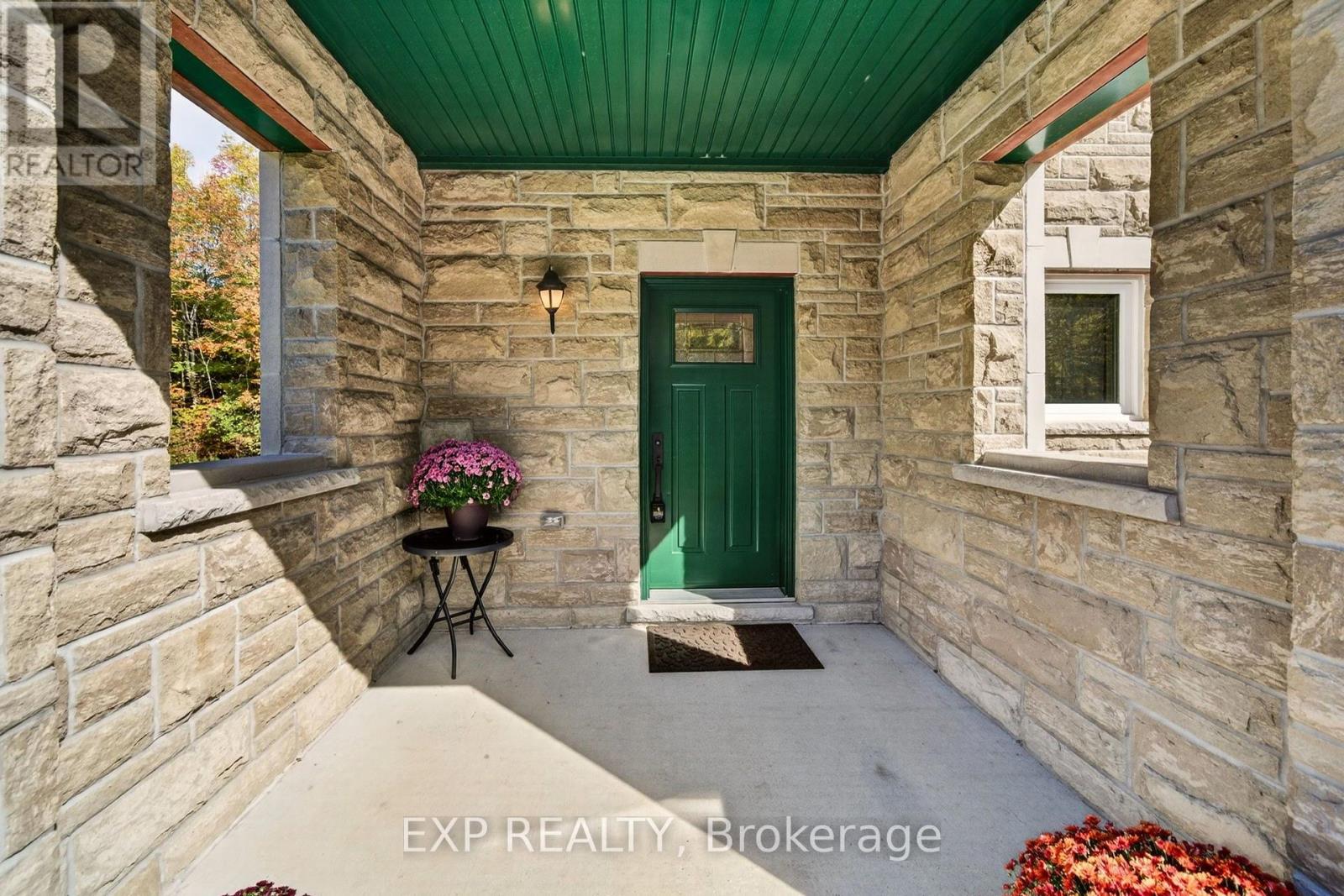9525 Old Homestead Road, Georgina, ON photo 11