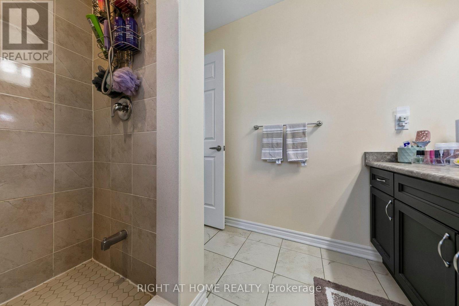 313 Gillett Point, Milton, ON photo 30