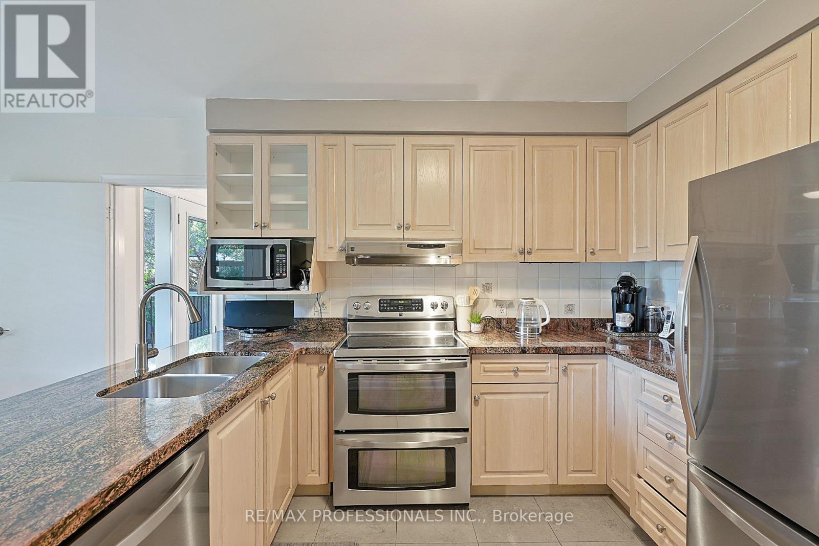 424 The Kingsway, Toronto, ON photo 17