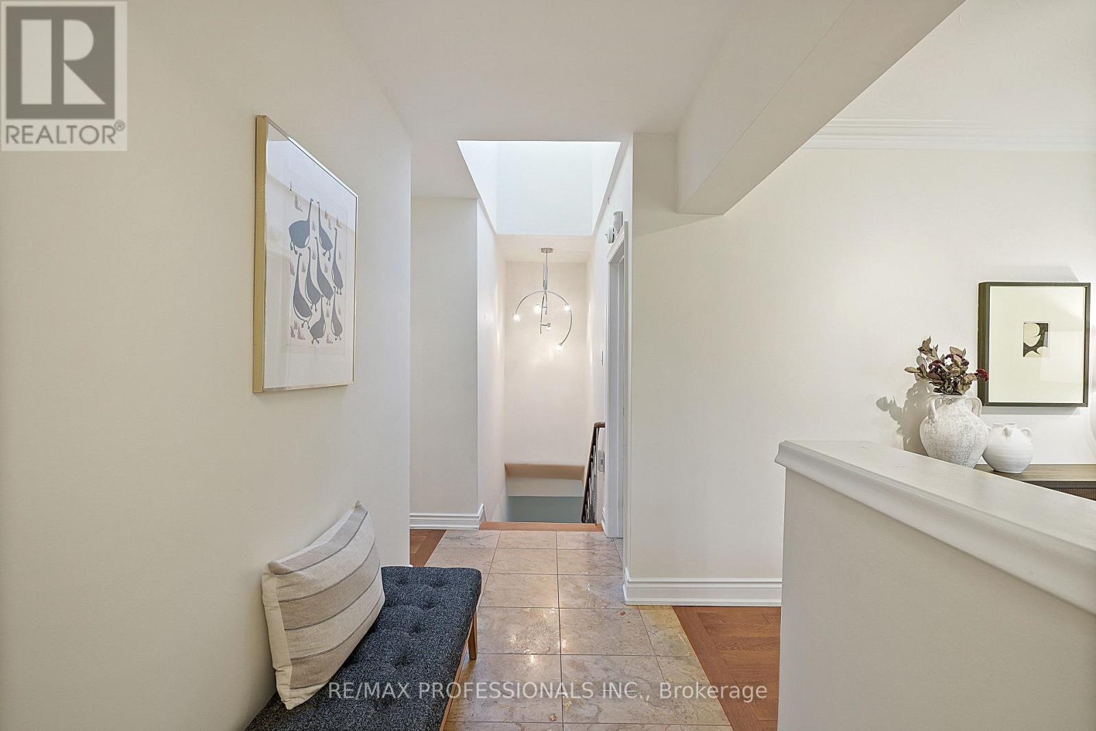 424 The Kingsway, Toronto, ON photo 3