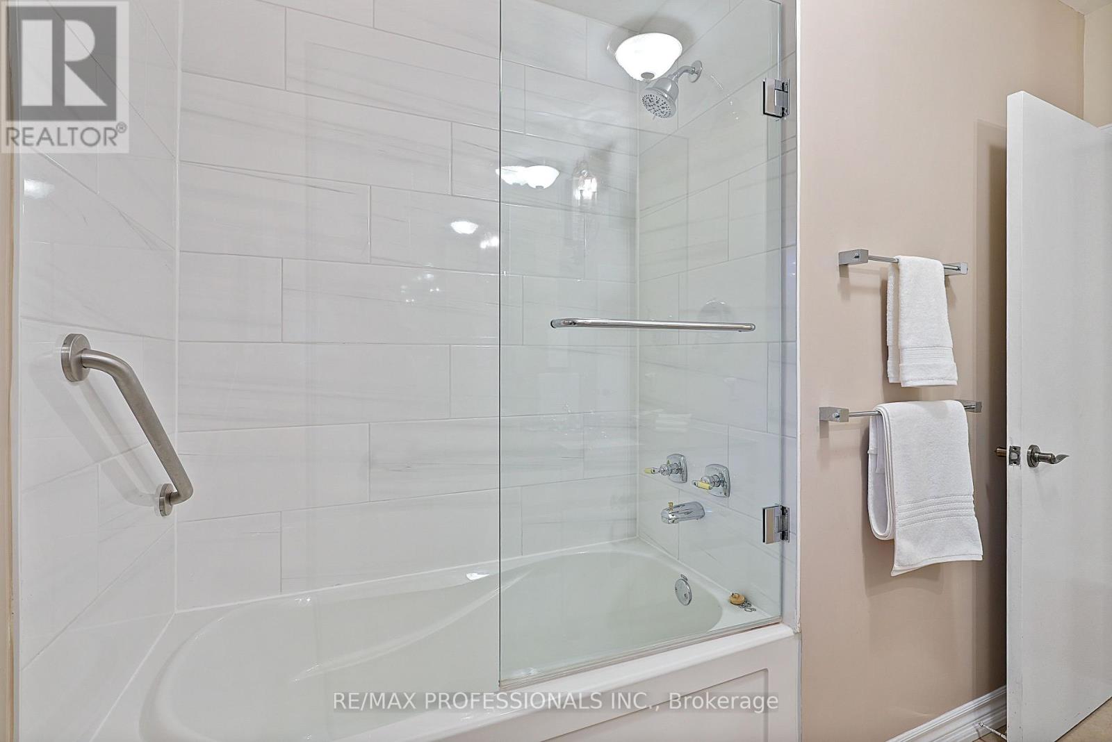 424 The Kingsway, Toronto, ON photo 35