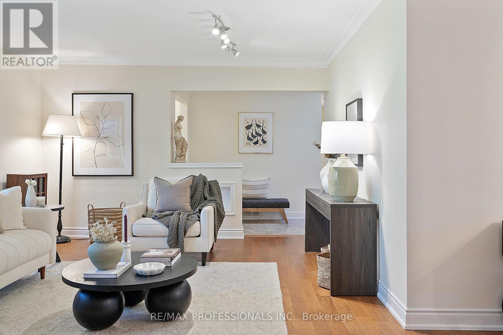 424 The Kingsway, Toronto, ON photo 6