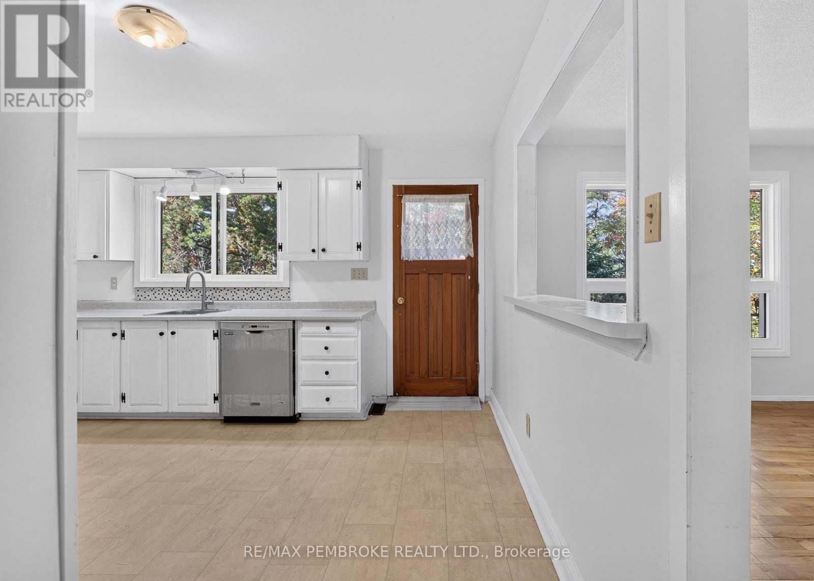 14 ROY STREET - Image 12