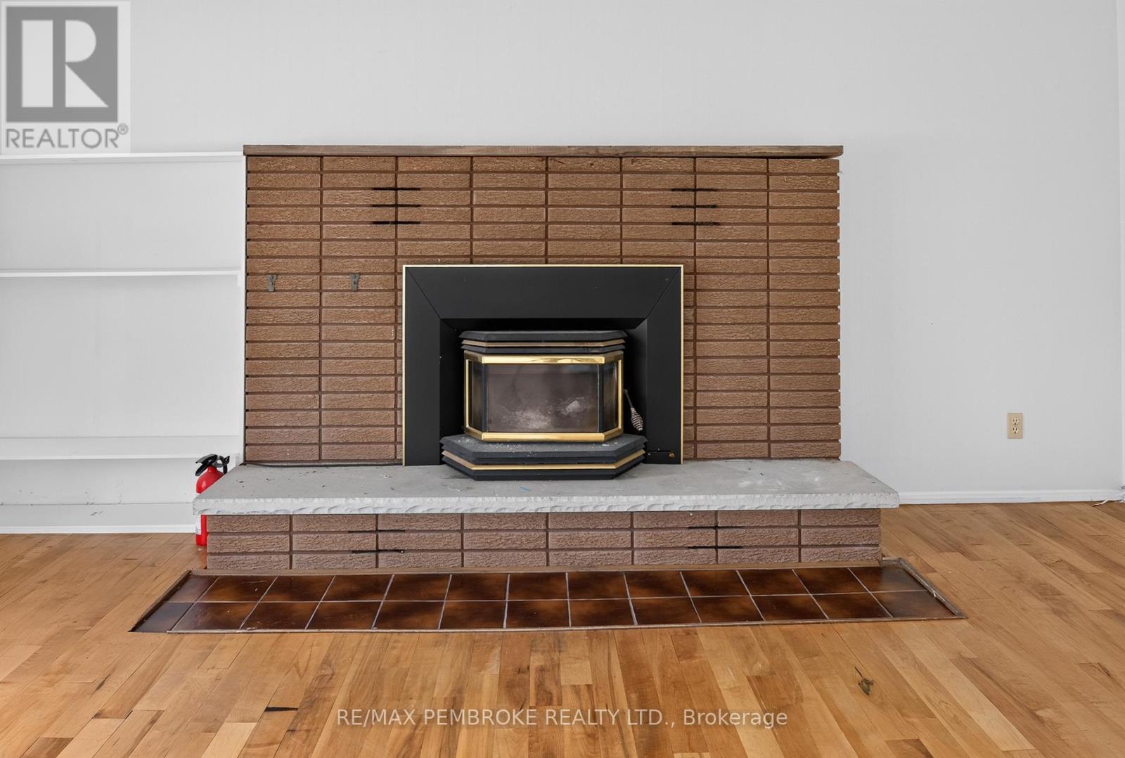14 ROY STREET - Image 6
