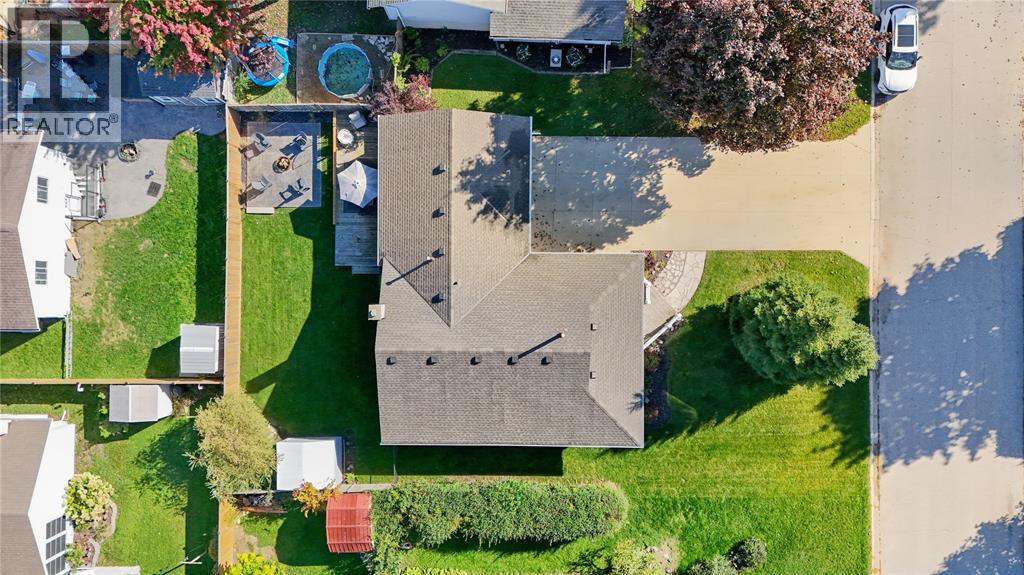 218 BLACKTHORN CRESCENT - 3