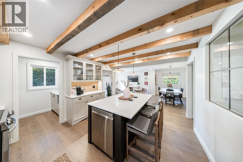 218 BLACKTHORN CRESCENT - 8