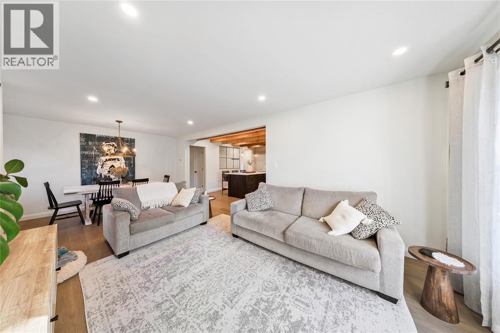 218 BLACKTHORN CRESCENT - 14