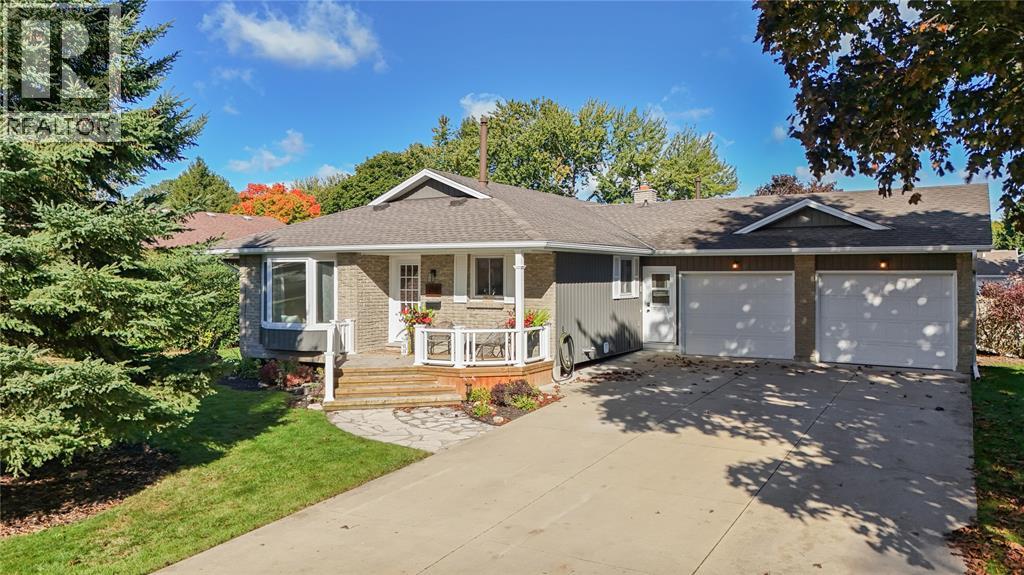 218 BLACKTHORN CRESCENT - 1