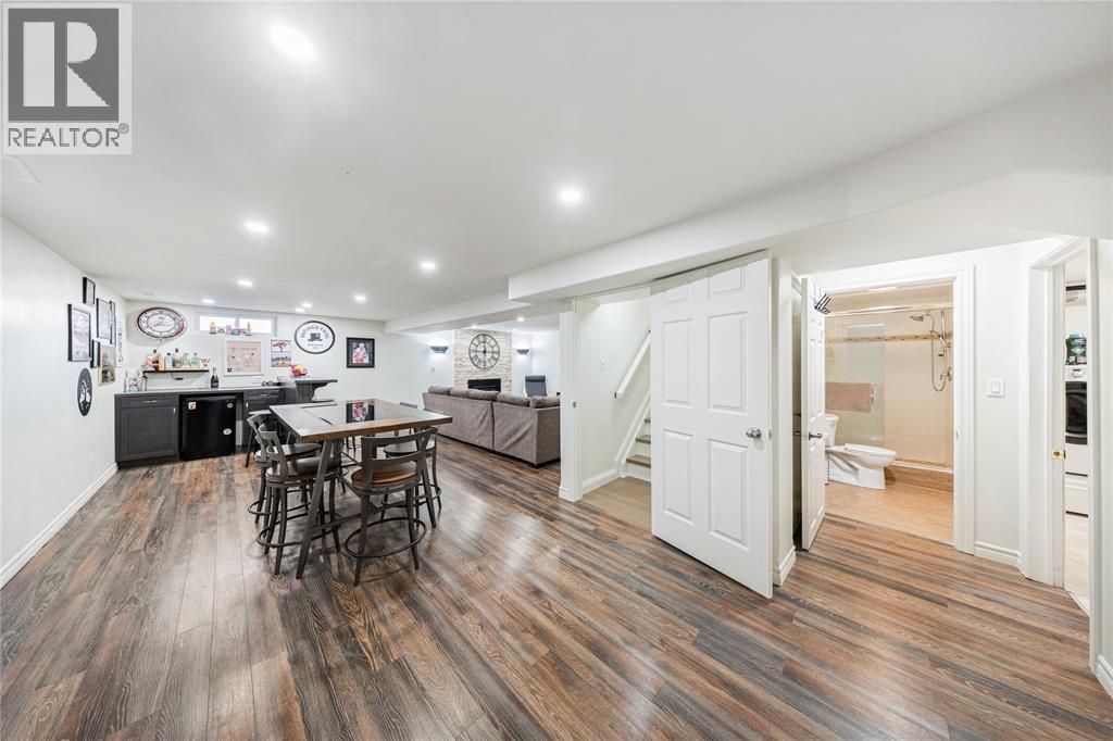 218 BLACKTHORN CRESCENT - 23