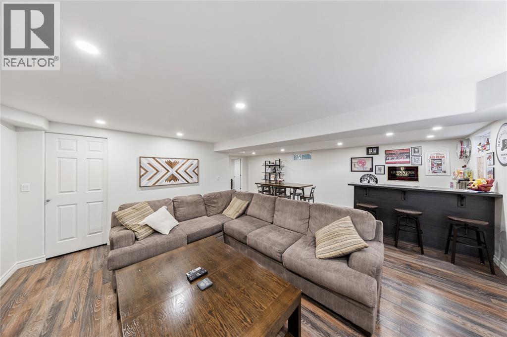 218 BLACKTHORN CRESCENT - 28