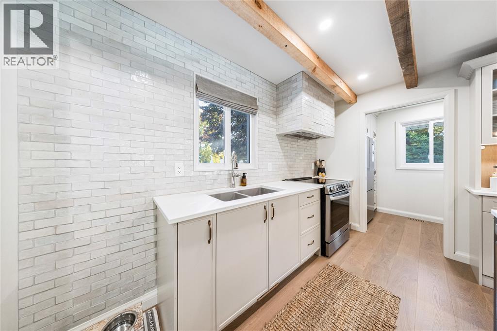 218 BLACKTHORN CRESCENT - 16