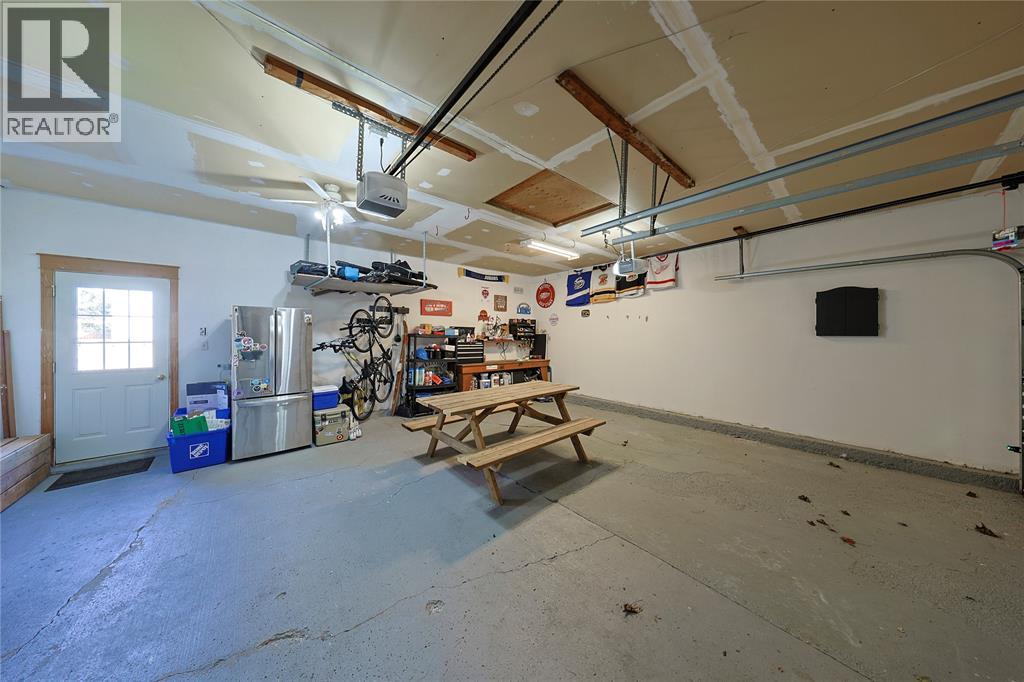 218 BLACKTHORN CRESCENT - 40