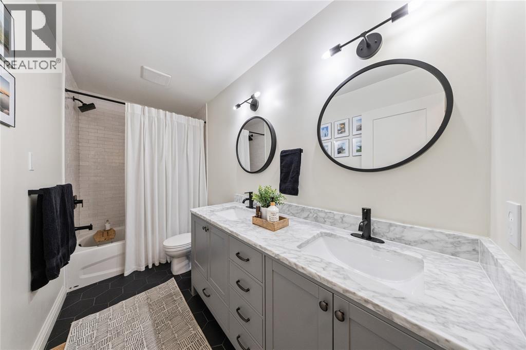 218 BLACKTHORN CRESCENT - 22