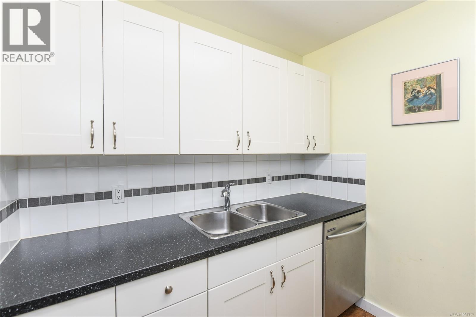 #107 175 Centennial Dr - Image 16