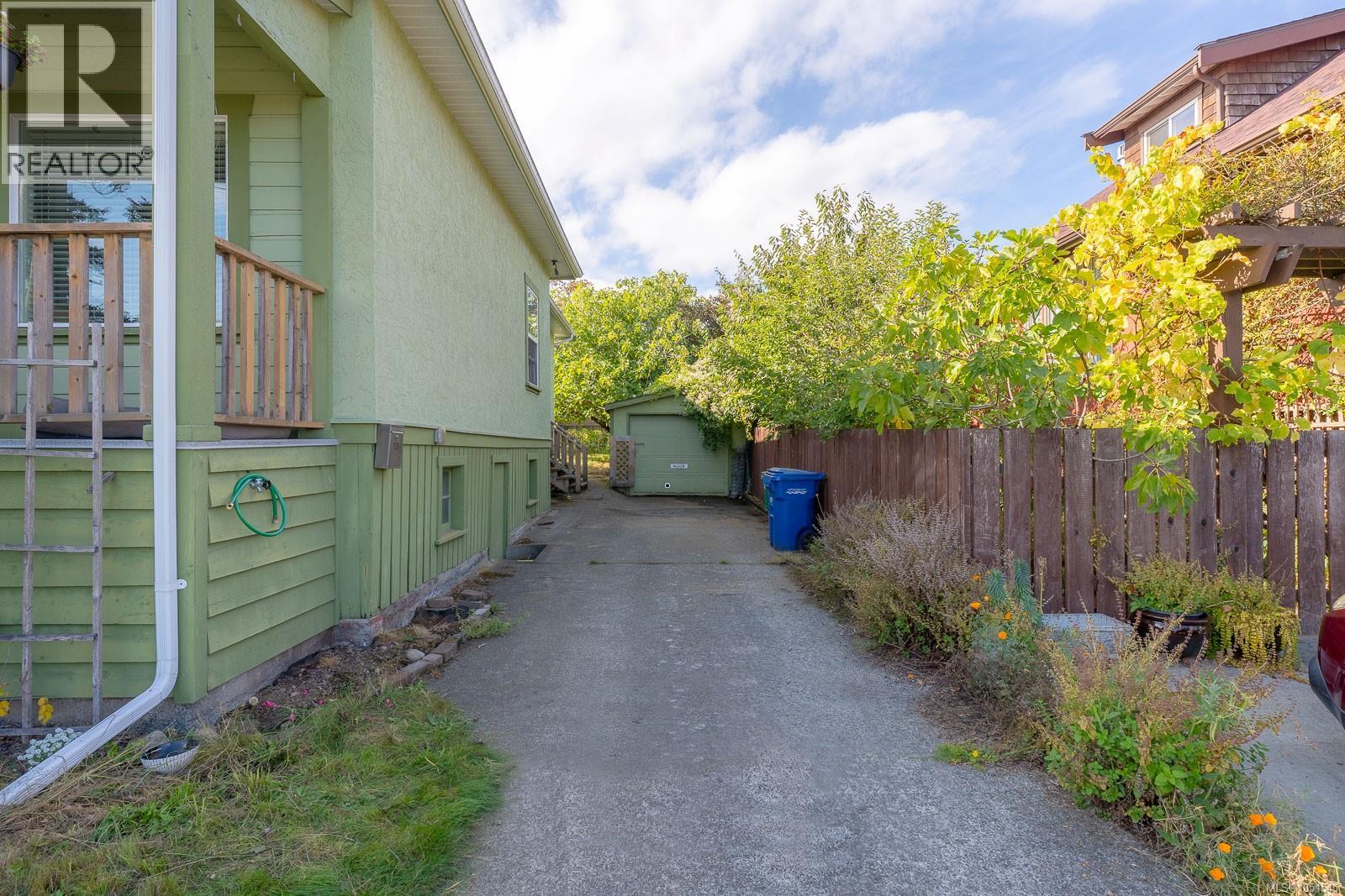 121 Harvey St - 26