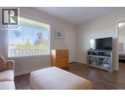 Bedroom - 121 Harvey St, Nanaimo, BC V9R3W5 Photo 6